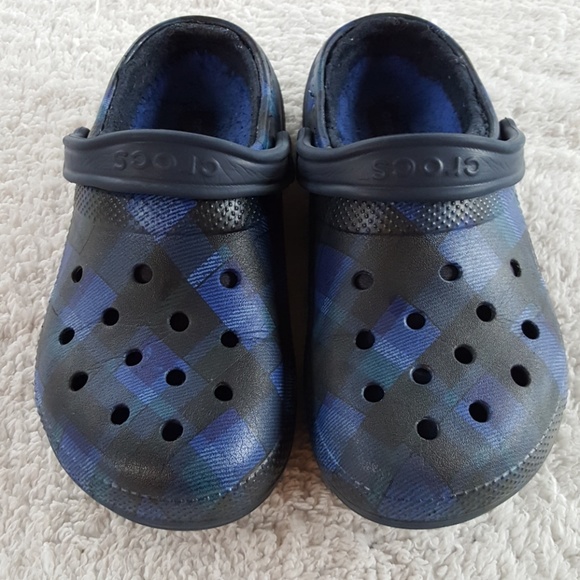 crocs plaid